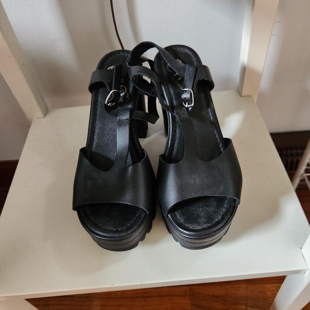 Chic Black Platform Sandals